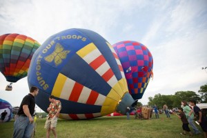 The ill-fated balloon prepares for flight on Friday evening at the Mid-Atlantic Balloon Festival