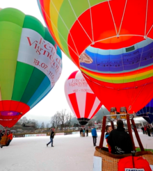 Hundreds of hot air balloons glide over Swiss Alps